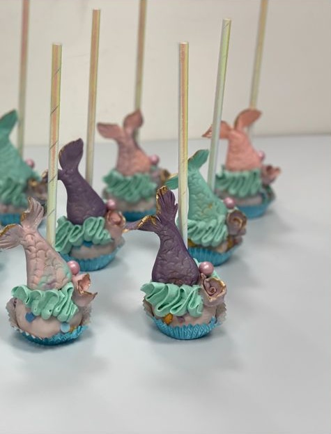 Themen Cake Pops mit Meerjungfrauen-Dekoration
